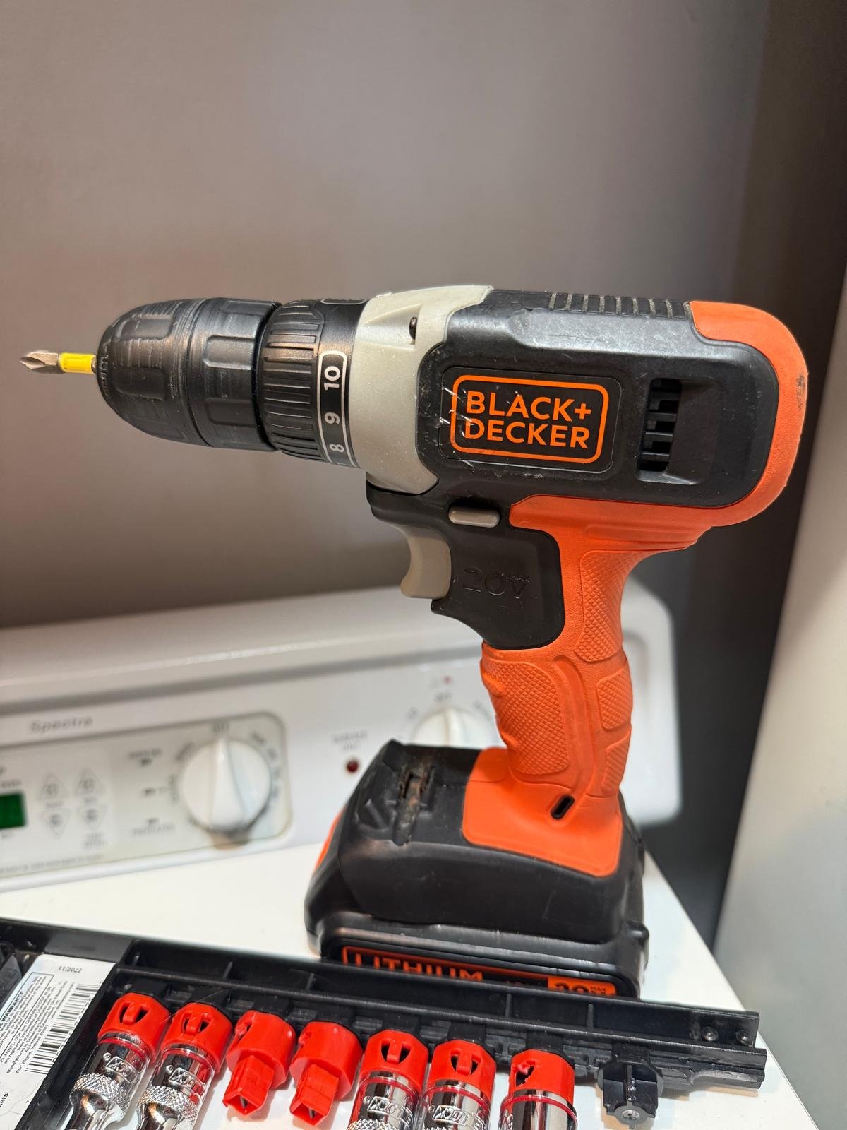 Black+Decker cordless drill/driver with battery photo